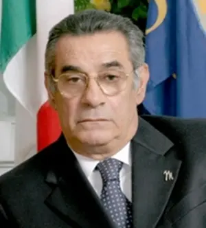 Pasquale Senatore, esempio di buon governo locale: perché merita una piazza centrale